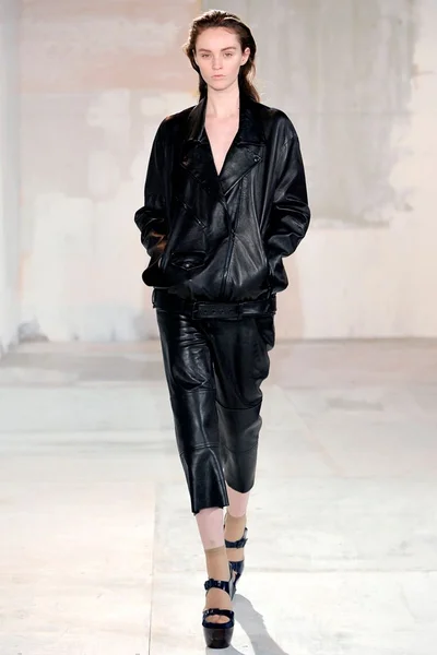 Look 24